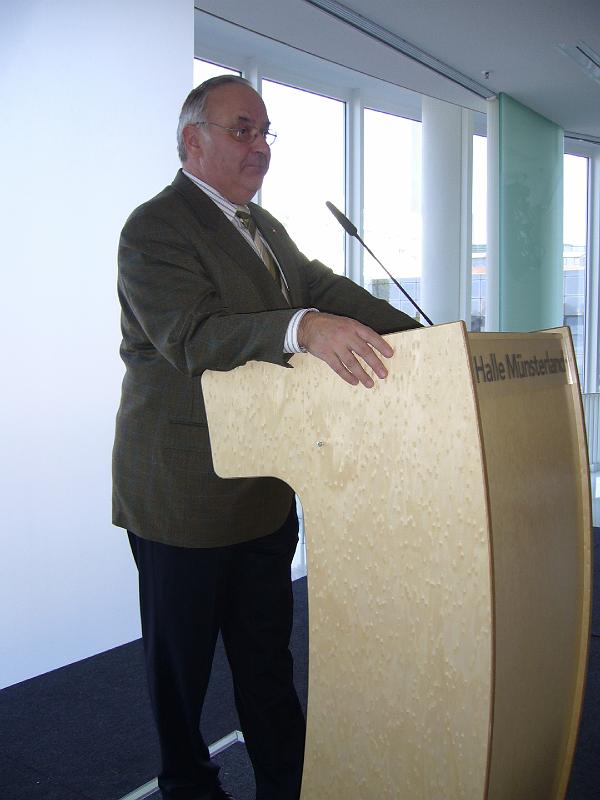 Muenster 2008 533.jpg - Wilhelm Riebniger gibt ein Grußwort in der Eröffnungsfeier